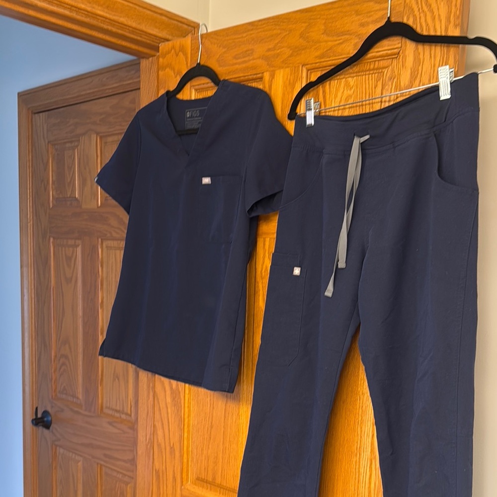 FIGS Navy Blue Scrub Set